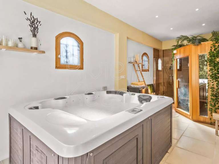 Maison Saint-Paul-en-Forêt - 261m²