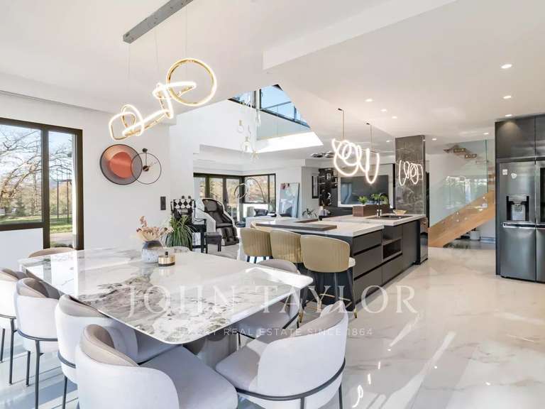 Maison Saint-Paul-en-Forêt - 6 chambres - 543m²