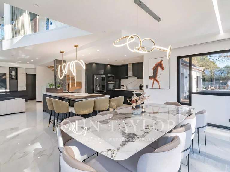 Maison Saint-Paul-en-Forêt - 6 chambres - 543m²