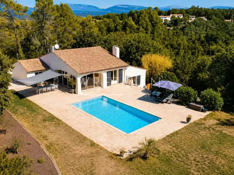 Maison Saint-Paul-en-Forêt - 3 chambres - 250m²