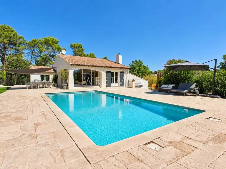 Maison Saint-Paul-en-Forêt - 3 chambres - 250m²