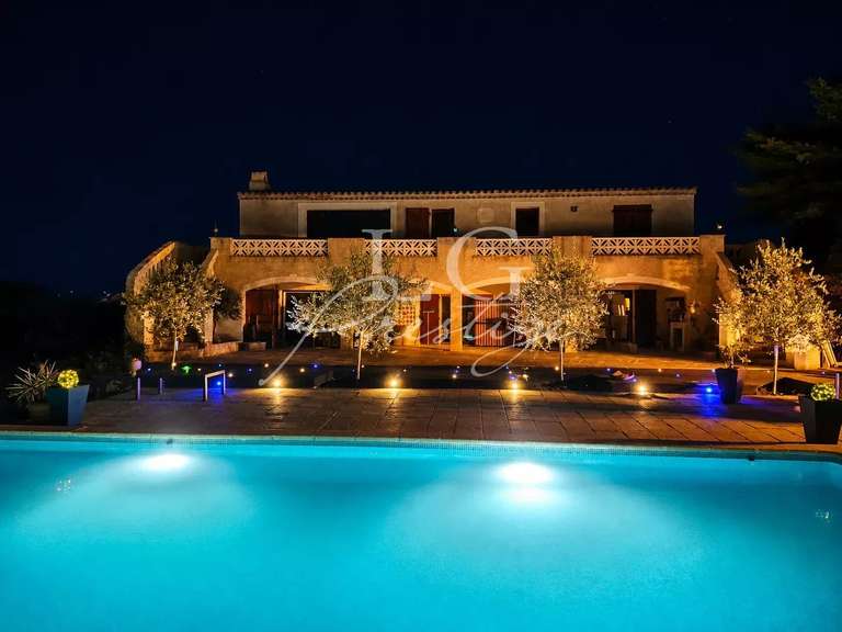 Villa Saint-Paul-en-Forêt - 5 bedrooms - 257m²