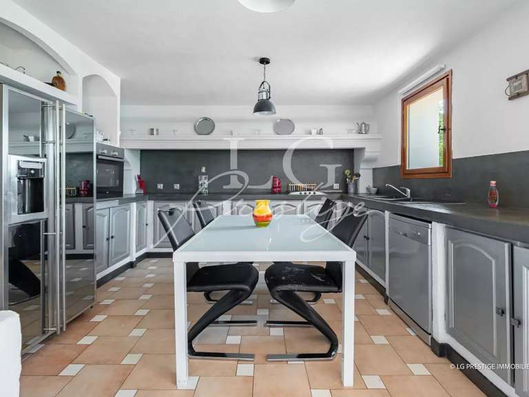 Villa Saint-Paul-en-Forêt - 5 bedrooms - 257m²