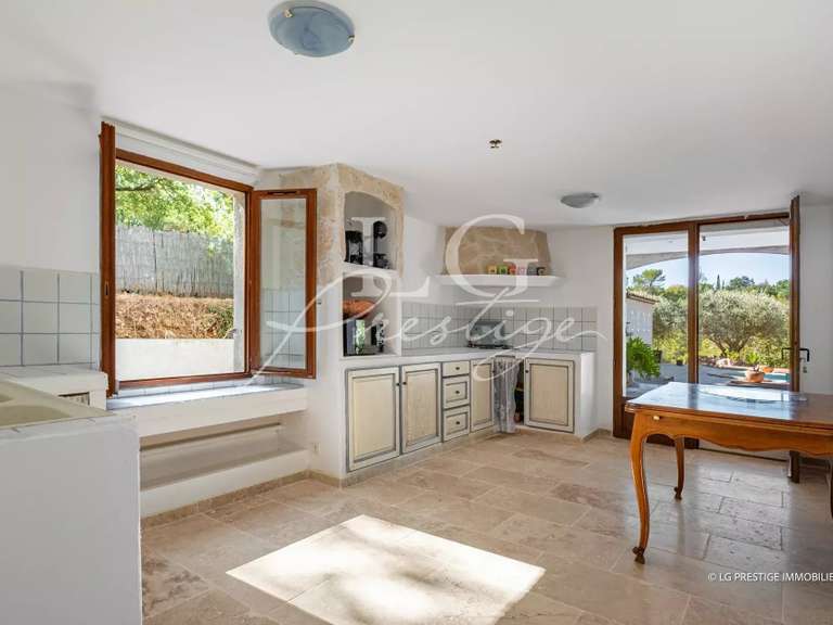 Villa Saint-Paul-en-Forêt - 5 bedrooms - 257m²