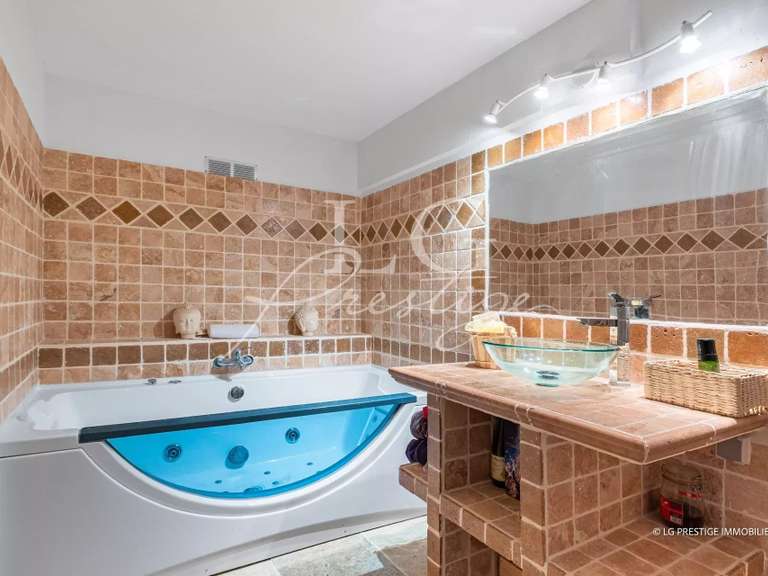 Villa Saint-Paul-en-Forêt - 5 bedrooms - 257m²