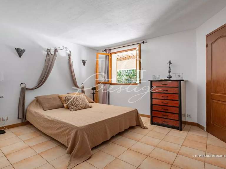 Villa Saint-Paul-en-Forêt - 5 bedrooms - 257m²