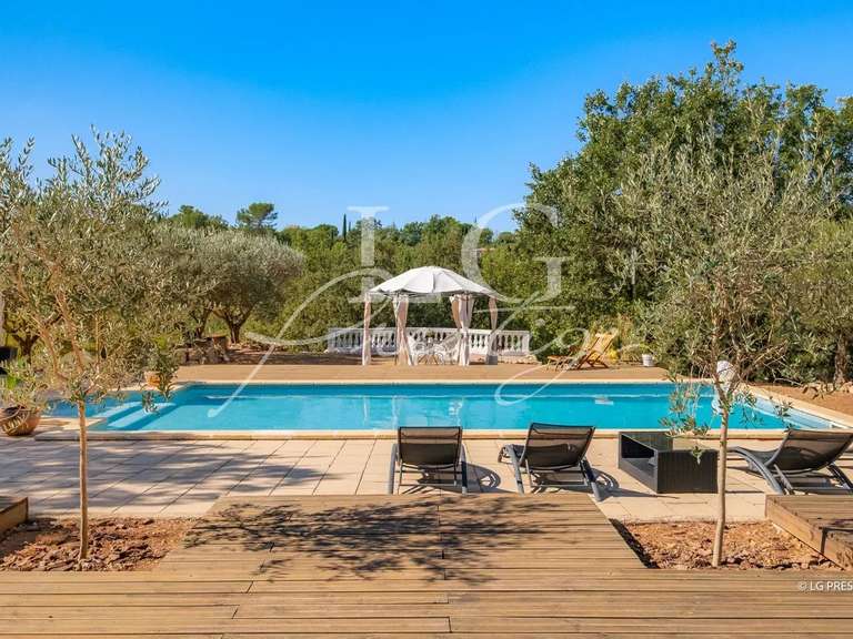 Villa Saint-Paul-en-Forêt - 5 bedrooms - 257m²