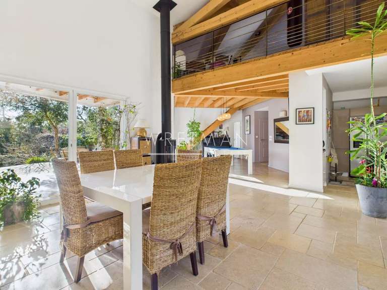 Villa Saint-Paul-en-Forêt - 5 chambres - 250m²