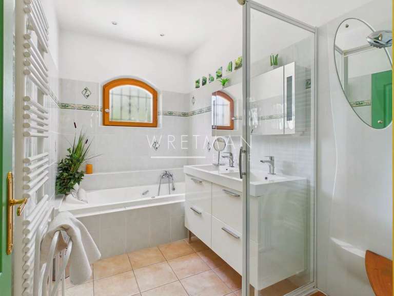 Villa Saint-Paul-en-Forêt - 7 chambres - 266m²