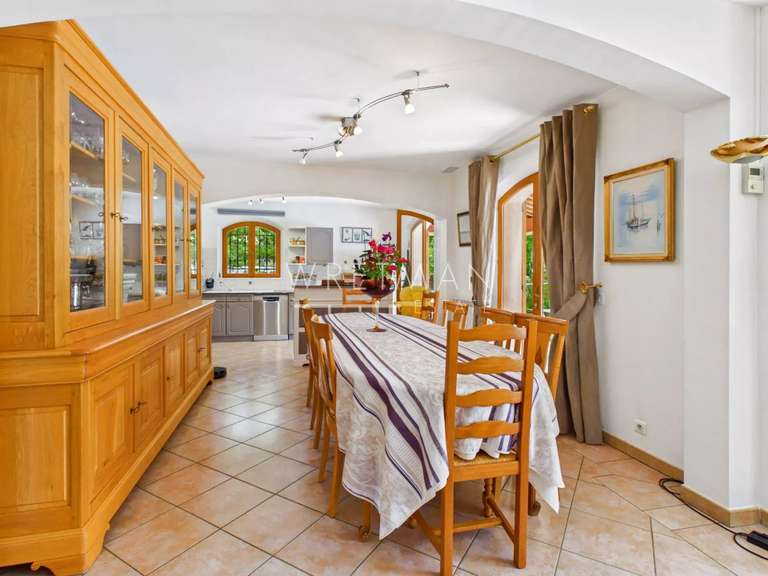 Villa Saint-Paul-en-Forêt - 7 chambres - 266m²