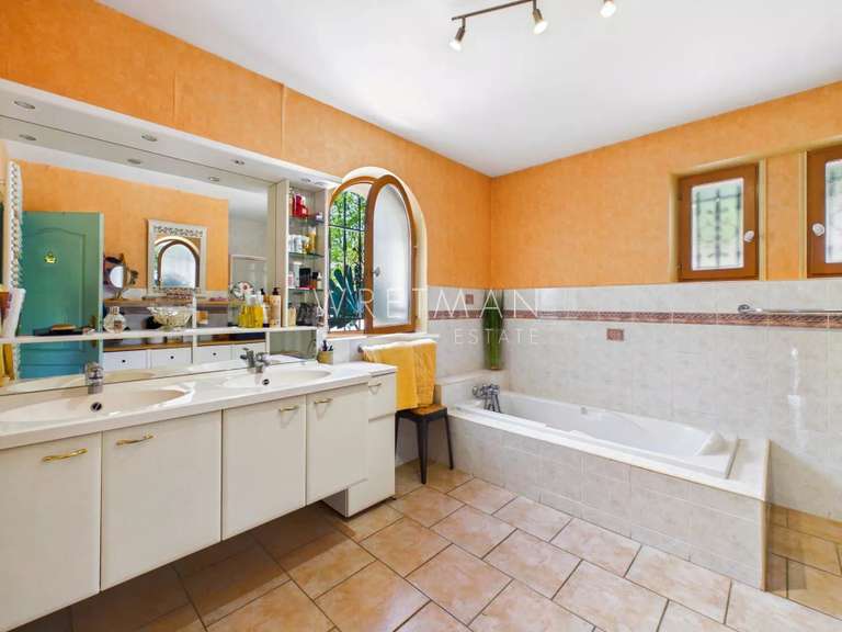 Villa Saint-Paul-en-Forêt - 7 chambres - 266m²