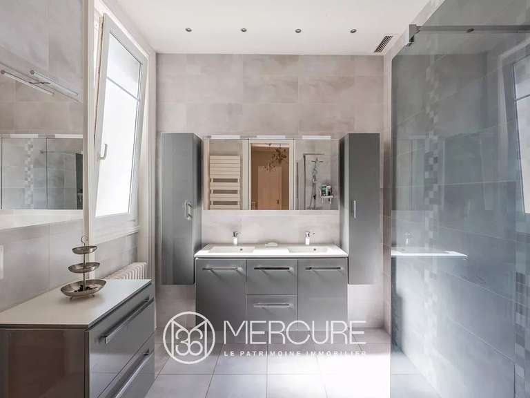 Maison Saint-Paul-en-Jarez - 7 chambres - 400m²