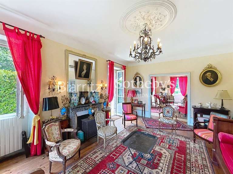 Maison Saint-Pée-sur-Nivelle - 5 chambres - 425m²