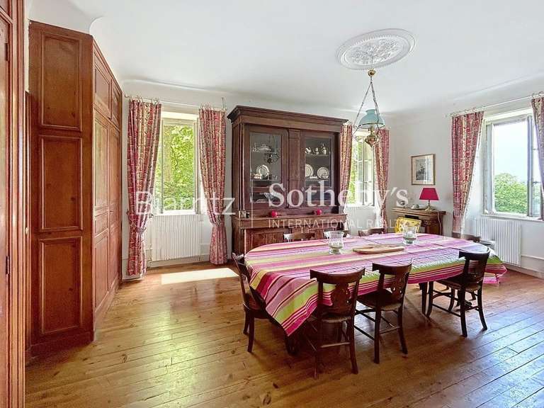 Maison Saint-Pée-sur-Nivelle - 5 chambres - 425m²