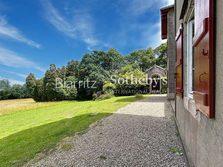 Maison Saint-Pée-sur-Nivelle - 5 chambres - 425m²