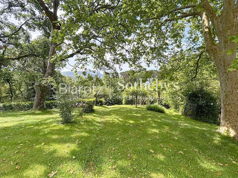Maison Saint-Pée-sur-Nivelle - 5 chambres - 425m²