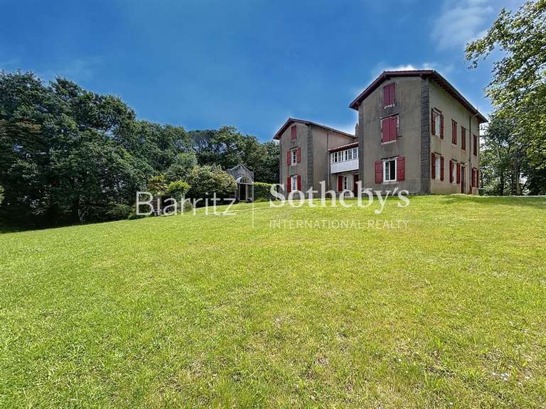 Maison Saint-Pée-sur-Nivelle - 5 chambres - 425m²