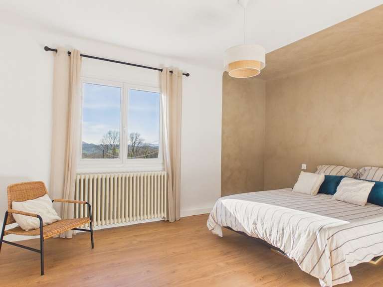 Maison Saint-Pée-sur-Nivelle - 5 chambres - 325m²