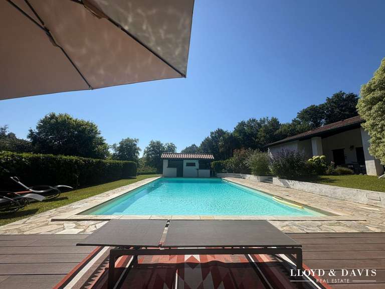 Maison Saint-Pée-sur-Nivelle - 5 chambres - 280m²