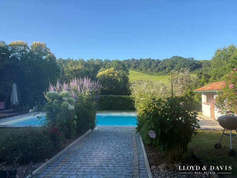 Maison Saint-Pée-sur-Nivelle - 5 chambres - 280m²