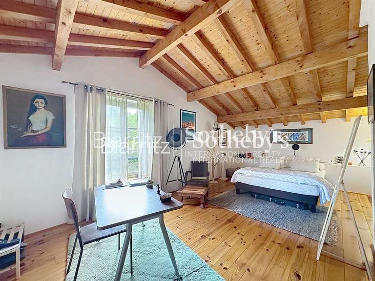 Maison Saint-Pée-sur-Nivelle - 5 chambres - 275m²