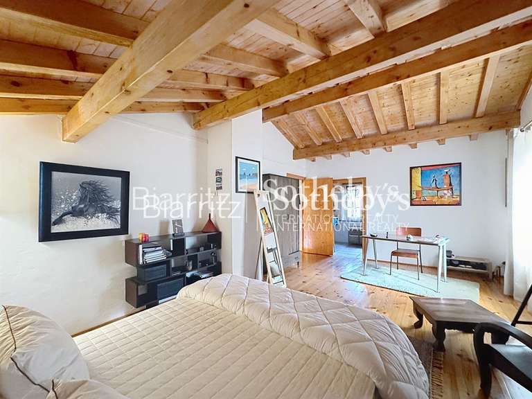 Maison Saint-Pée-sur-Nivelle - 5 chambres - 275m²