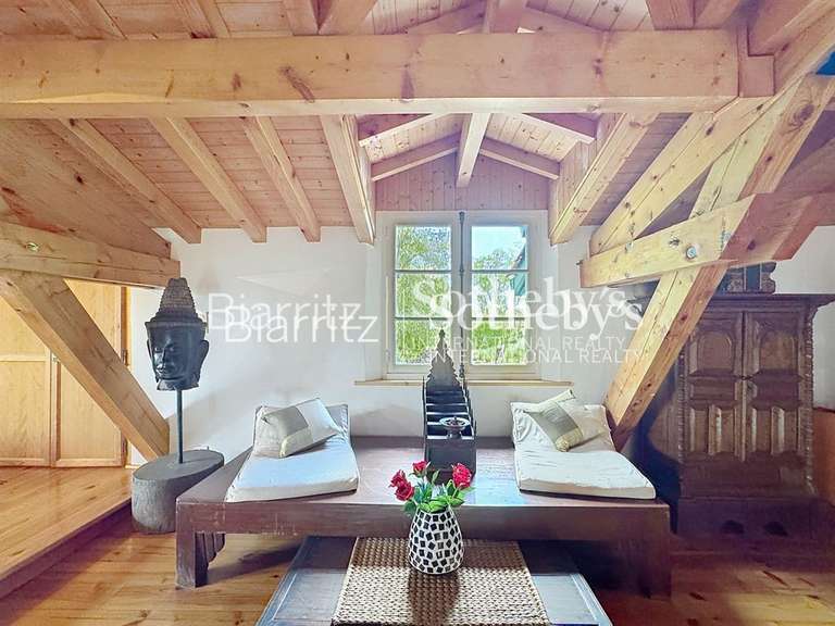 Maison Saint-Pée-sur-Nivelle - 5 chambres - 275m²