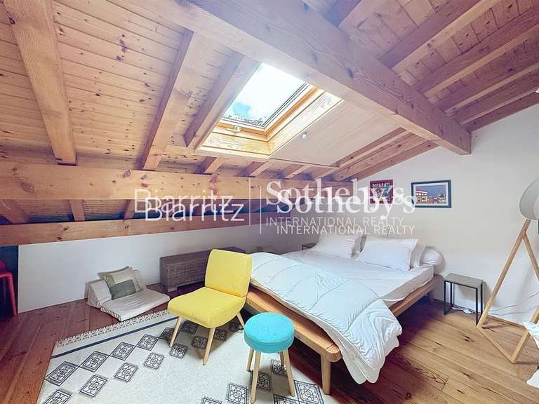 Maison Saint-Pée-sur-Nivelle - 5 chambres - 275m²