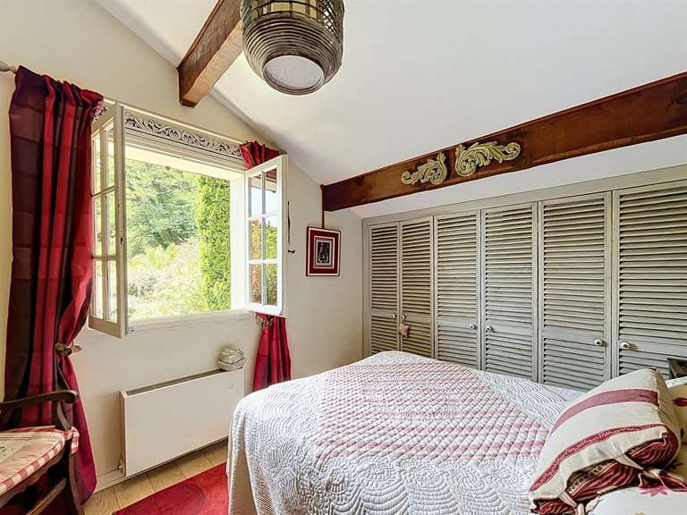 Maison Saint-Pée-sur-Nivelle - 5 chambres - 181m²