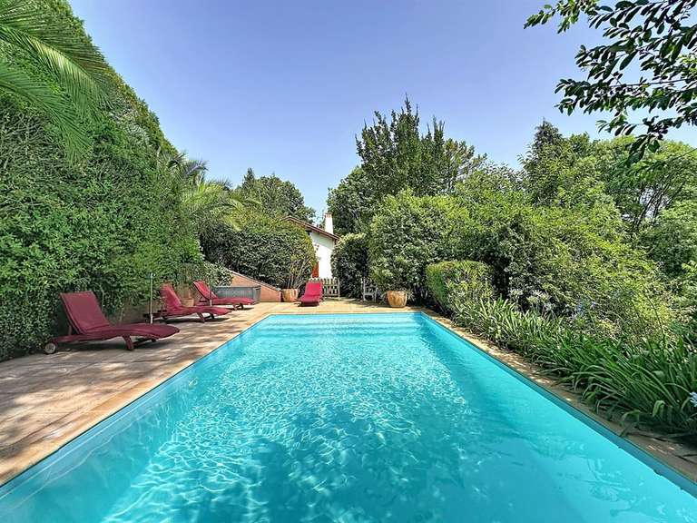Maison Saint-Pée-sur-Nivelle - 5 chambres - 181m²