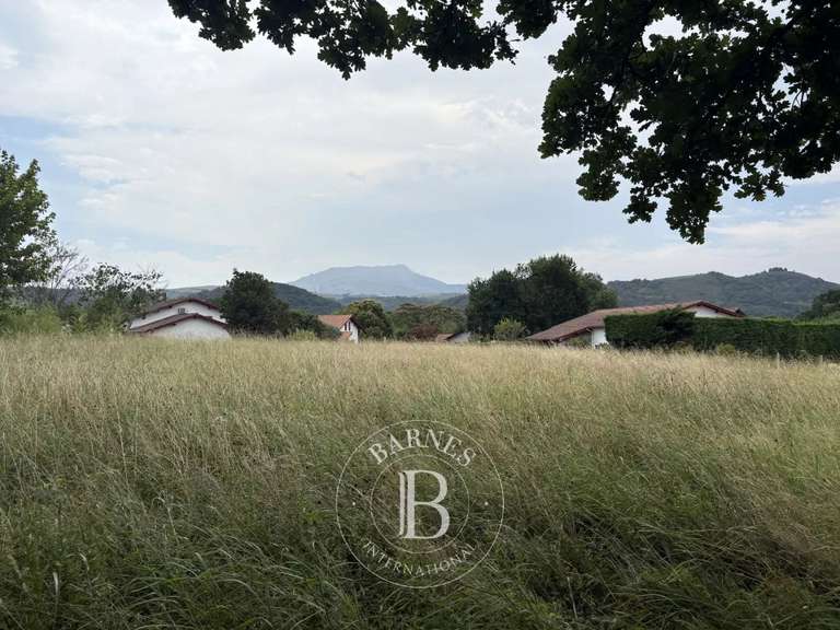 Terrain Saint-Pée-sur-Nivelle - 2041m²
