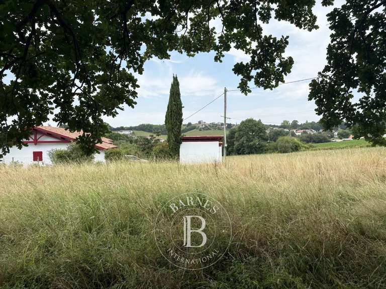Terrain Saint-Pée-sur-Nivelle - 2041m²