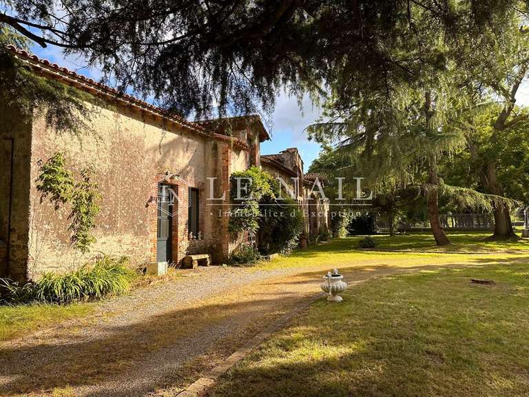 Castle Saint-Philbert-de-Grand-Lieu - 7 bedrooms - 450m²