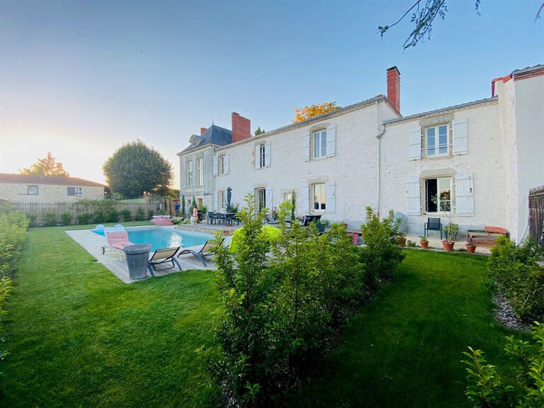 Maison Saint-Philbert-de-Grand-Lieu - 5 chambres - 215m²