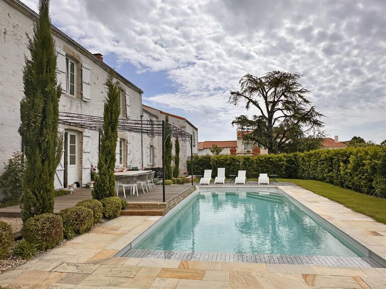 Maison Saint-Philbert-de-Grand-Lieu - 5 chambres - 215m²