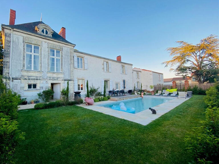 Maison Saint-Philbert-de-Grand-Lieu - 5 chambres - 215m²