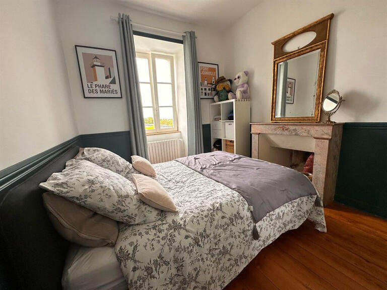 Maison Saint-Philbert-de-Grand-Lieu - 5 chambres - 215m²