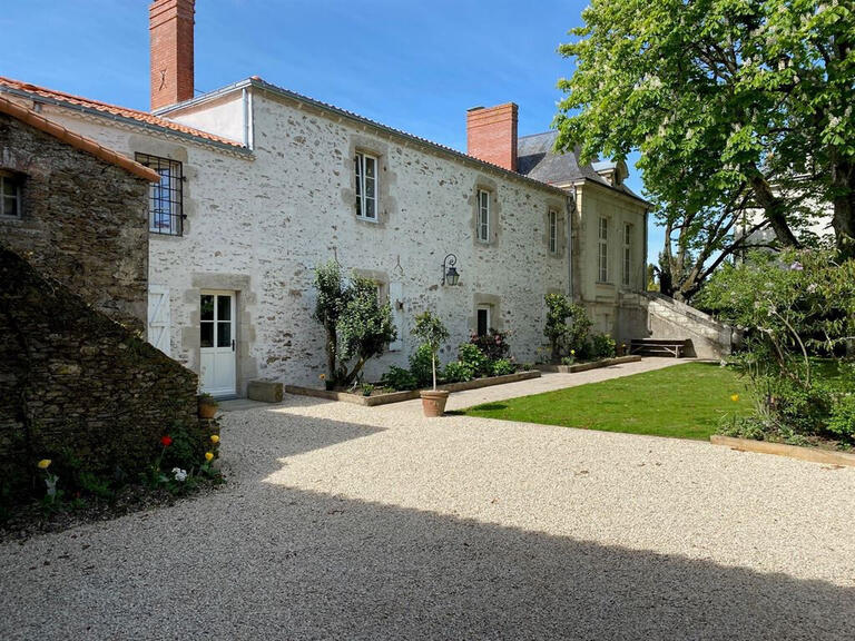 Maison Saint-Philbert-de-Grand-Lieu - 5 chambres - 215m²
