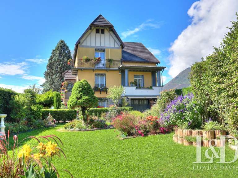 Maison Saint-Pierre-d'Albigny - 3 chambres - 212m²