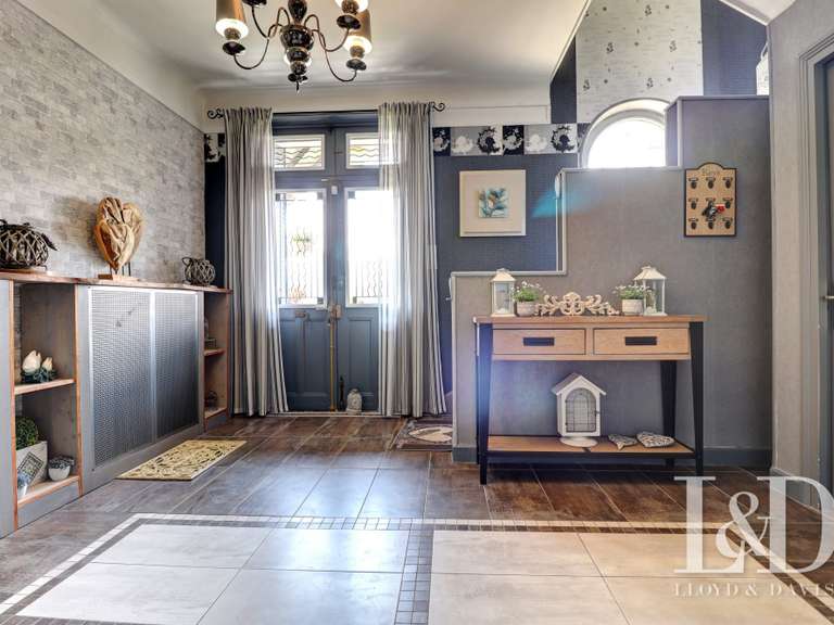 Maison Saint-Pierre-d'Albigny - 3 chambres - 212m²