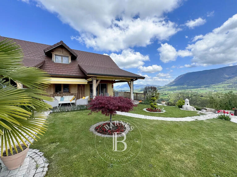 Maison Saint-Pierre-d'Alvey - 3 chambres - 185m²