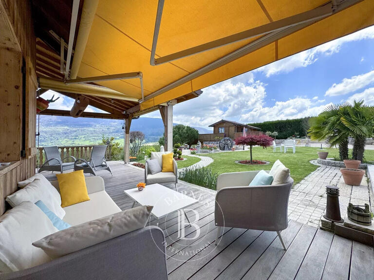 Maison Saint-Pierre-d'Alvey - 3 chambres - 185m²