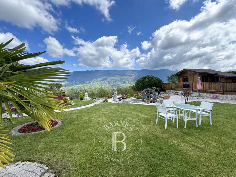 Maison Saint-Pierre-d'Alvey - 3 chambres - 185m²