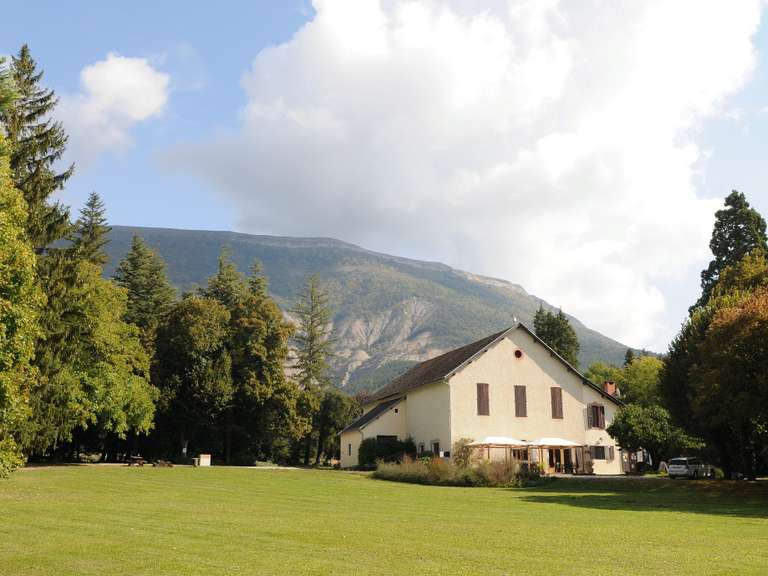Maison Saint-Pierre-d'Argençon - 7 chambres - 470m²