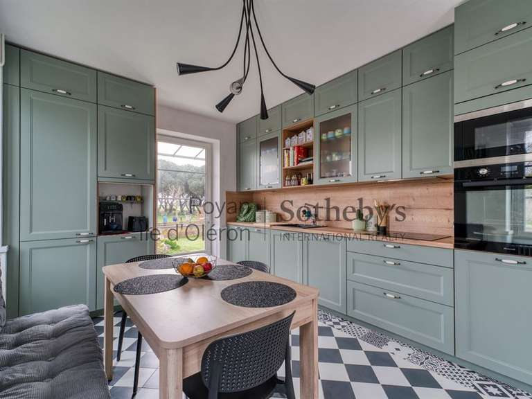 Maison Saint-Pierre-d'Oléron - 6 chambres - 208m²