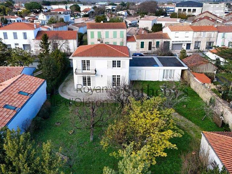 Maison Saint-Pierre-d'Oléron - 5 chambres - 189m²