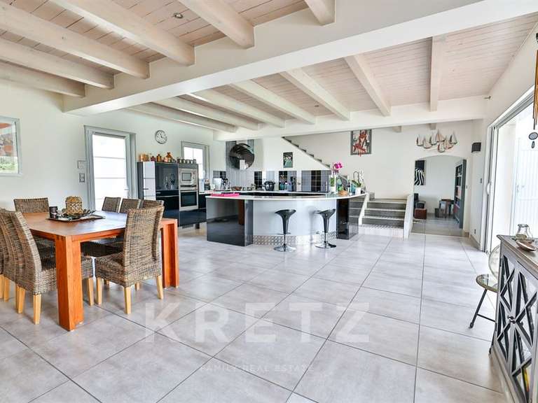 Maison Saint-Pierre-d'Oléron - 5 chambres - 203m²