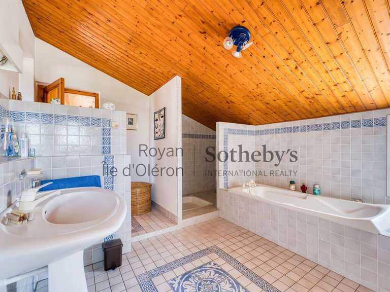 Maison Saint-Pierre-d'Oléron - 7 chambres - 238m²