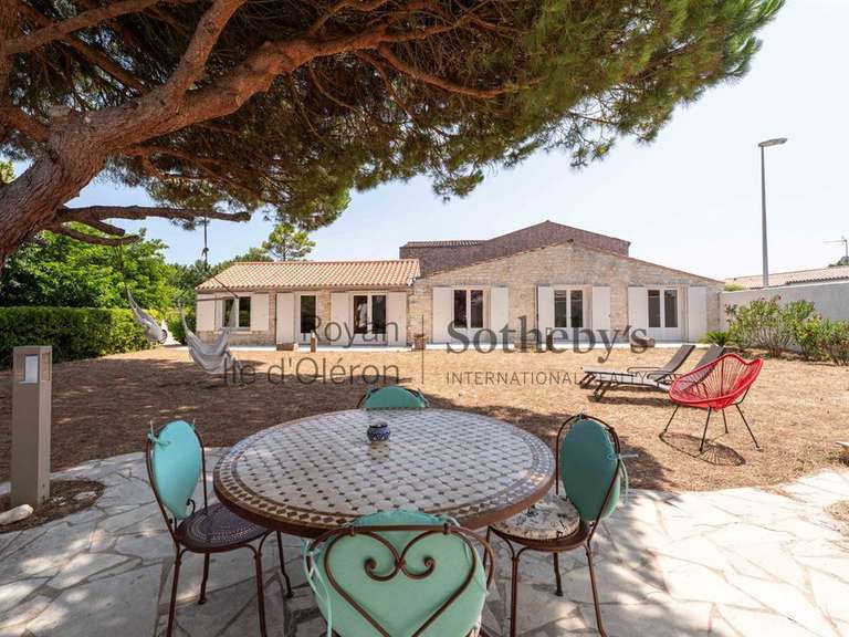 Maison Saint-Pierre-d'Oléron - 7 chambres - 238m²