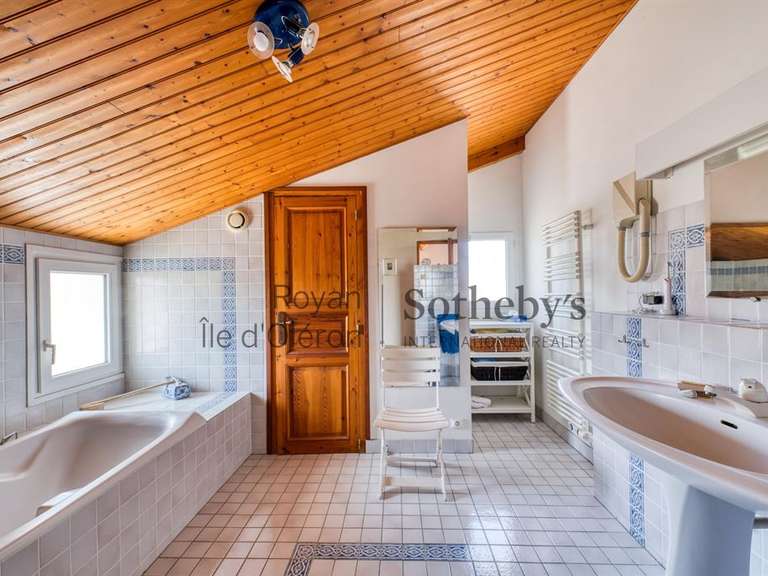 Maison Saint-Pierre-d'Oléron - 7 chambres - 238m²